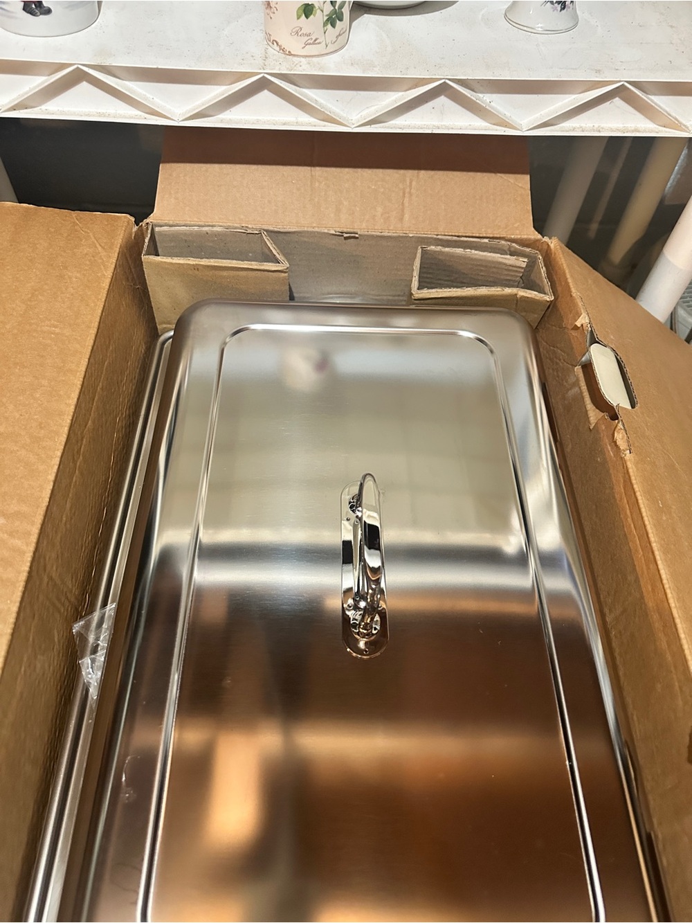 Stainless Steel Roasting Pan with Lid - Sleek Silver Finish